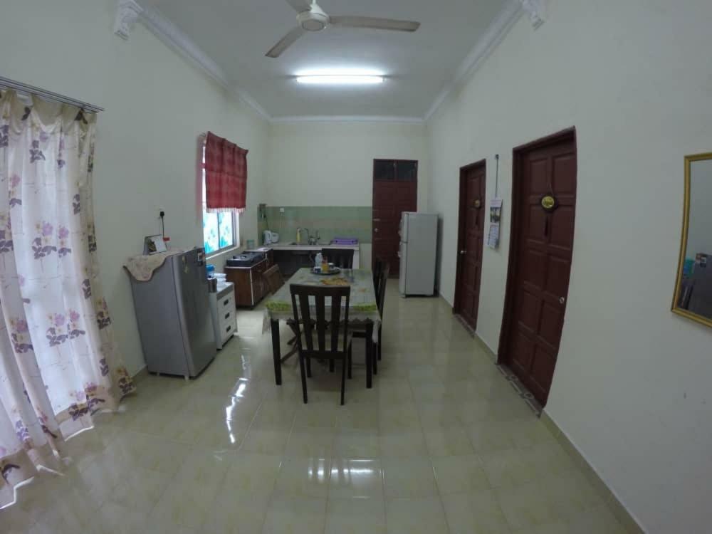 Homestay Tok Abah Kuala Besut Exterior photo